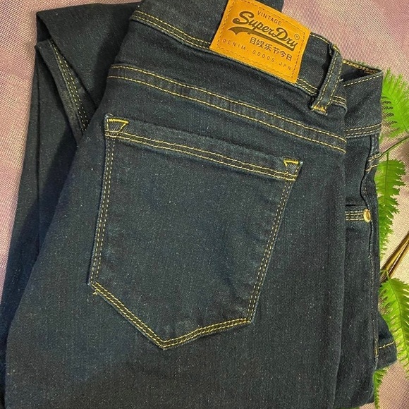 Amazing quality woman’s dark wash Super Dry Cassie skinny jeans.  Size W26/L28 - Picture 6 of 8